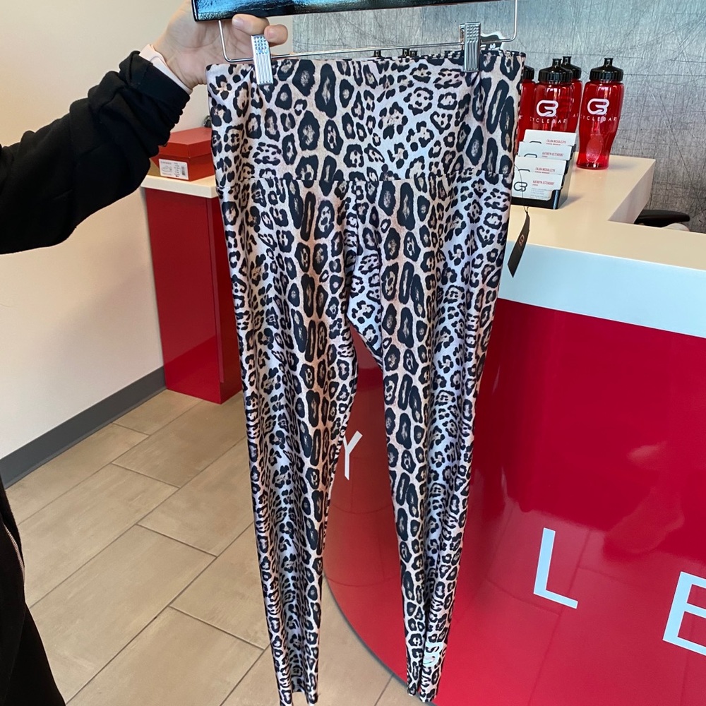 Onzie Cyclebar Leapord Leggings